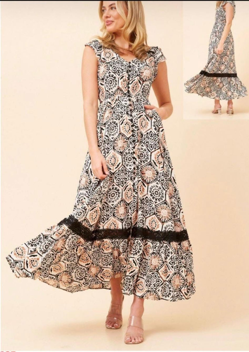 Stella Morgan Floral Maxi Dress